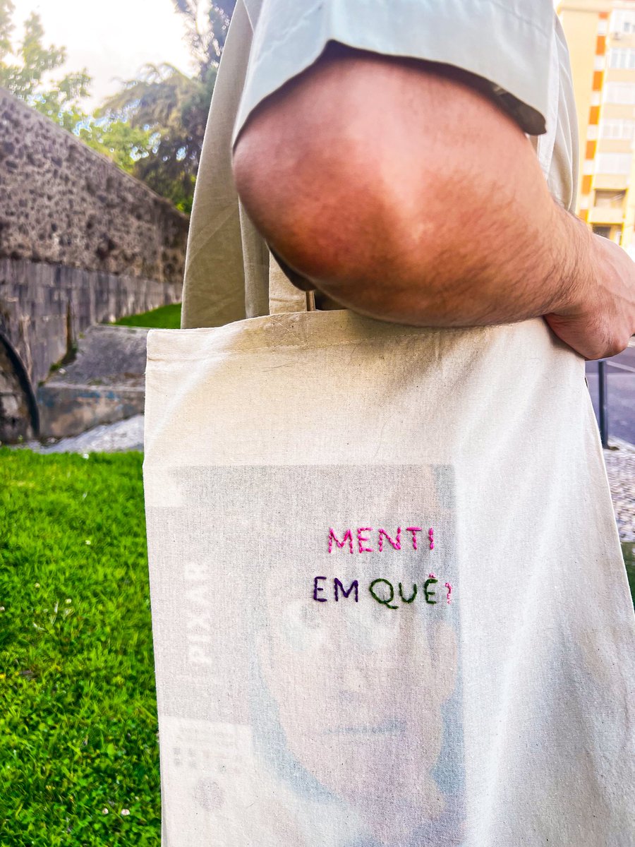 cristinawithc's tweet photo. As totes com as frases mais caricatas do nosso Portugal, 12 EUR 

DISPONÍVEL para compra na minha Vinted: https://t.co/AkrguB2SOh 

Ou VIA DM 

#CapCut #tote #feitoamao #memesportugal #memestiktok #portugal🇵🇹 #artesanatoportugues https://t.co/RGI2xXwy7o