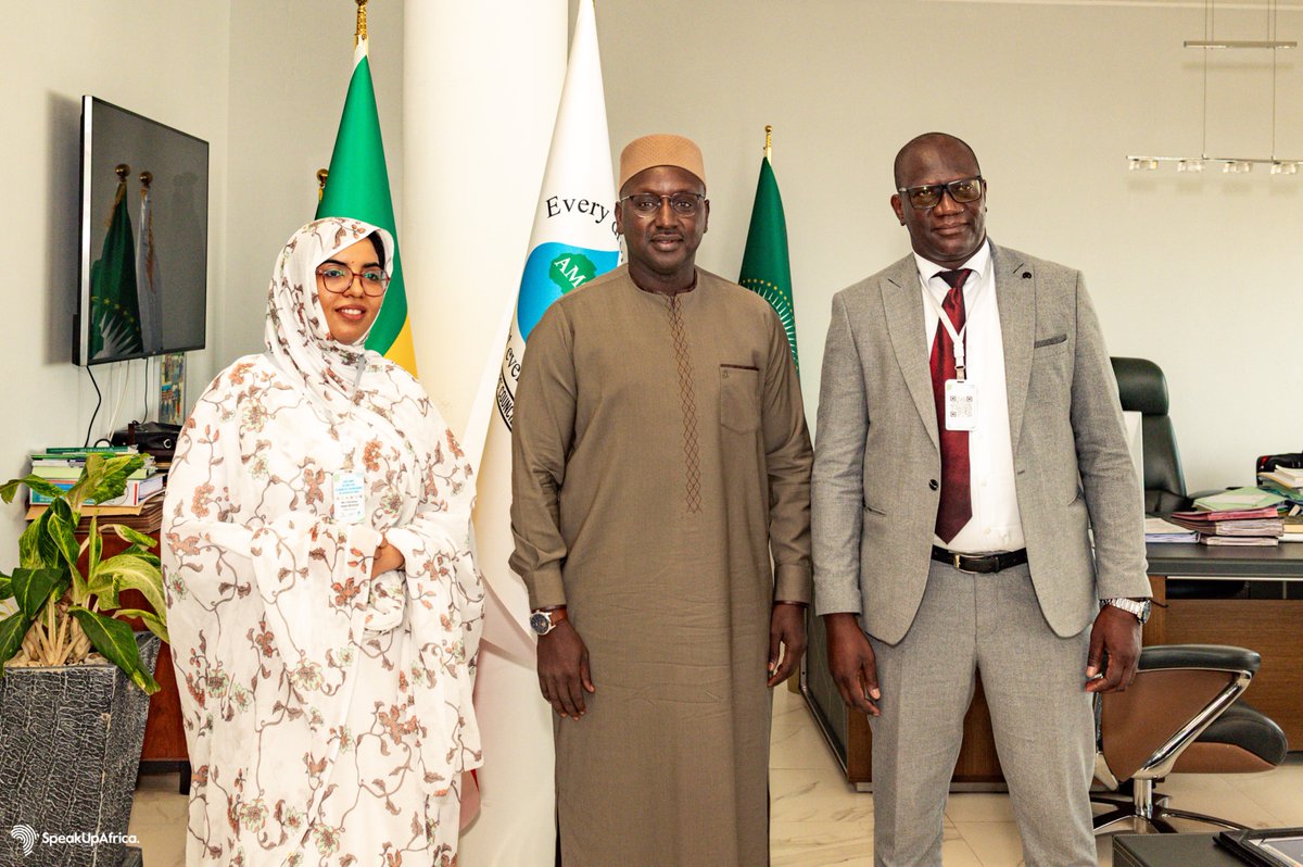 SpeakUpAfrica1's tweet image. Ce moment fort a été marqué par l’engagement du Ministre de l’Hydraulique et de l’Assainissement du Sénégal &amp;amp; Président de l’#AMCOW Dr. @cheikhtdieye, qui s’est engagé à porter cette initiative auprès de ses homologues ministres ! 

Un vrai moteur pour faire bouger les lignes 👏