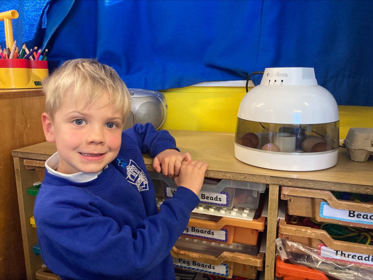 NHSCTrust's tweet image. This #FarmSafetyWeek we’re celebrating the work of #teamNORTH school nurses who deliver important safety lessons in local primary schools with @Hsenigov
During the last school year, over 1000 pupils benefited from their advice🚜
Thanks to all the schools who got involved ❤️