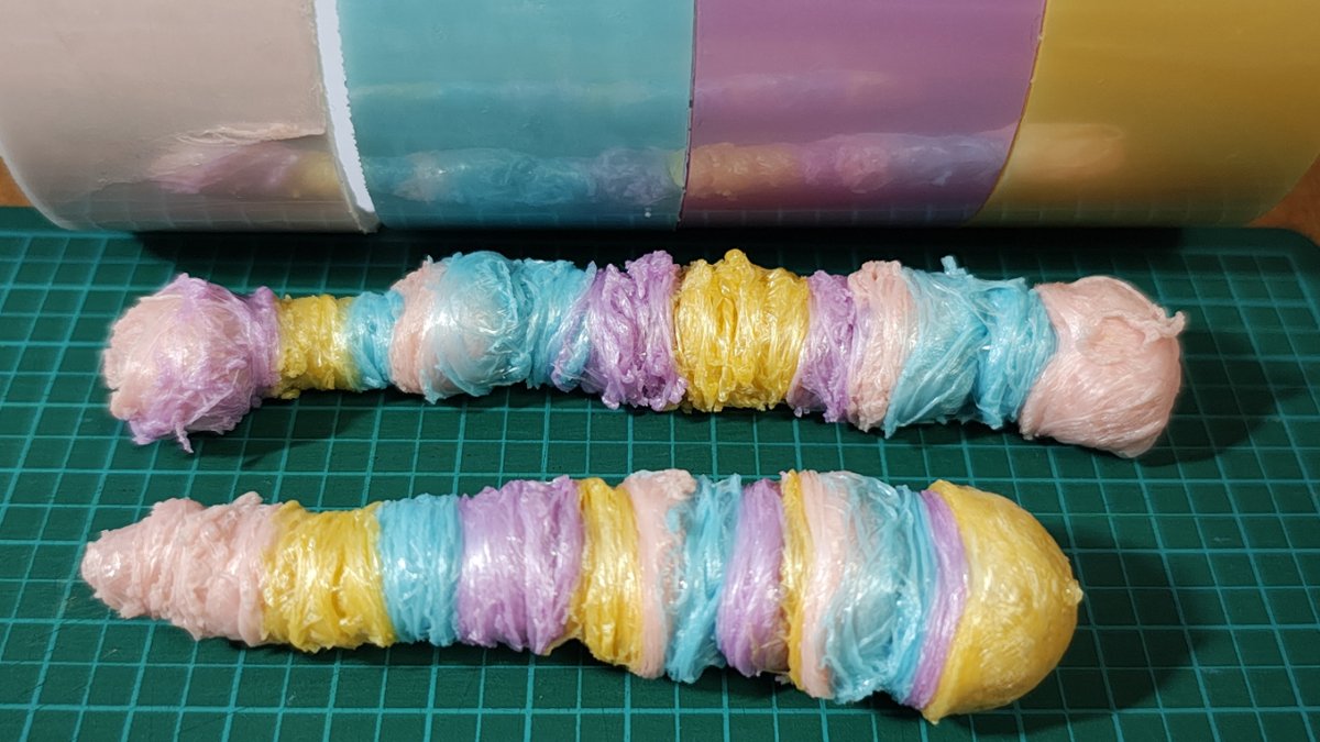 テープボール完成！
やってみたら結構楽しかったです✨はるちゃんがコツを掴んで私より大きいボールを作り上げました👏
大体１～２時間くらいこれでワイワイ時間つぶせましたわ😊