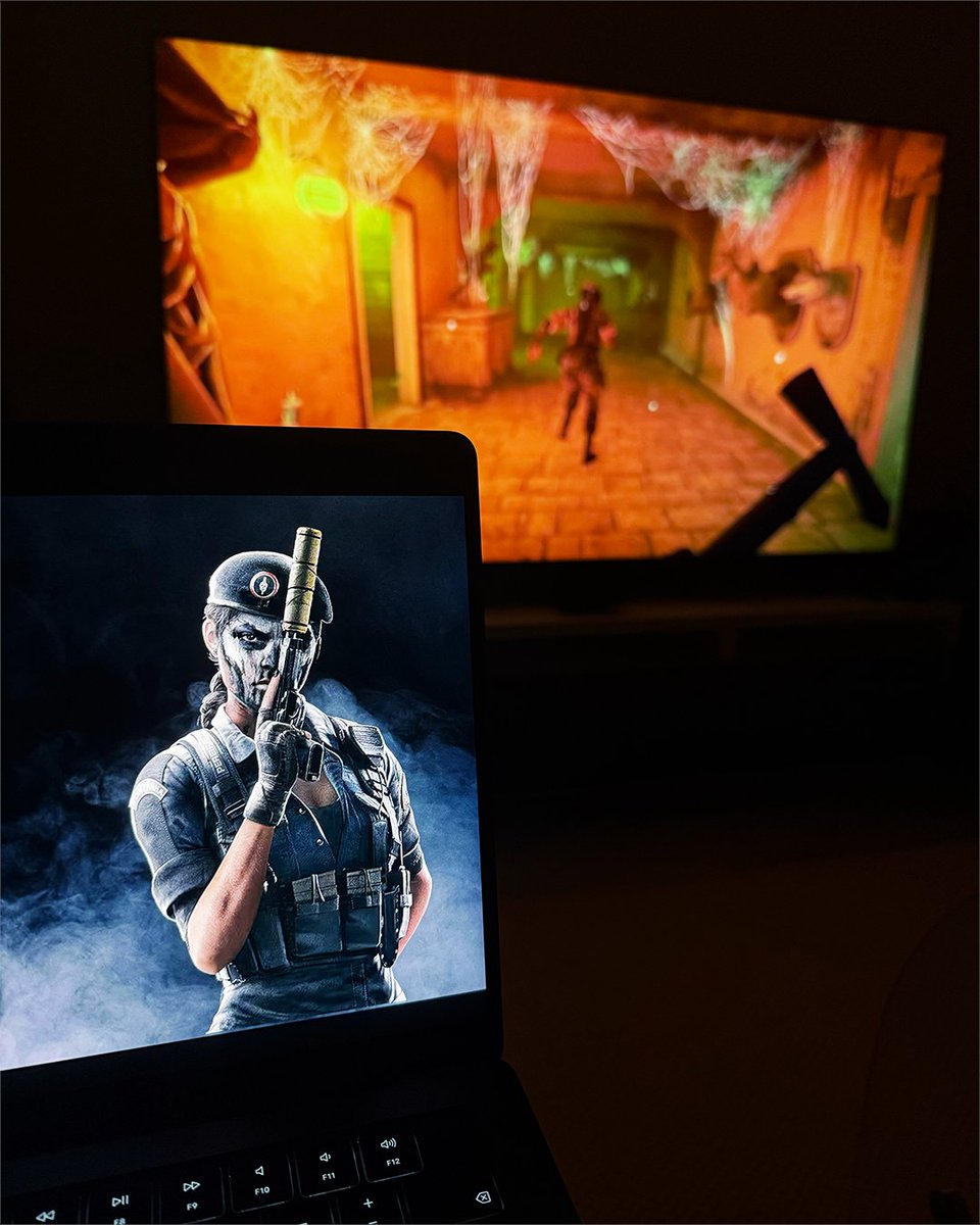 Rainbow6_UK's tweet image. about to watch a scary movie so i have caveira with me to feel safe