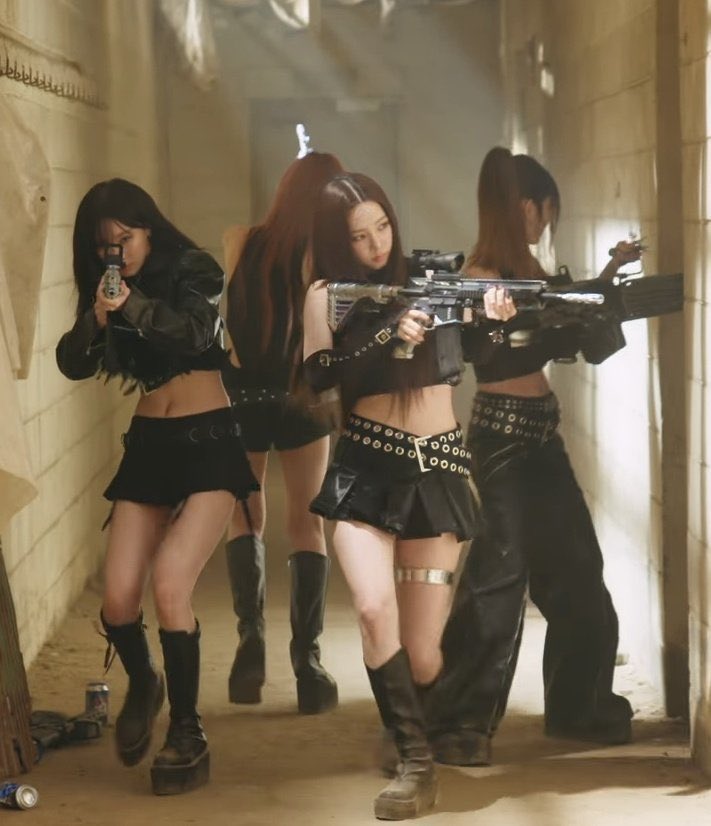 karo4_1's tweet image. 걍 물총놀이하는 꼬마들같음