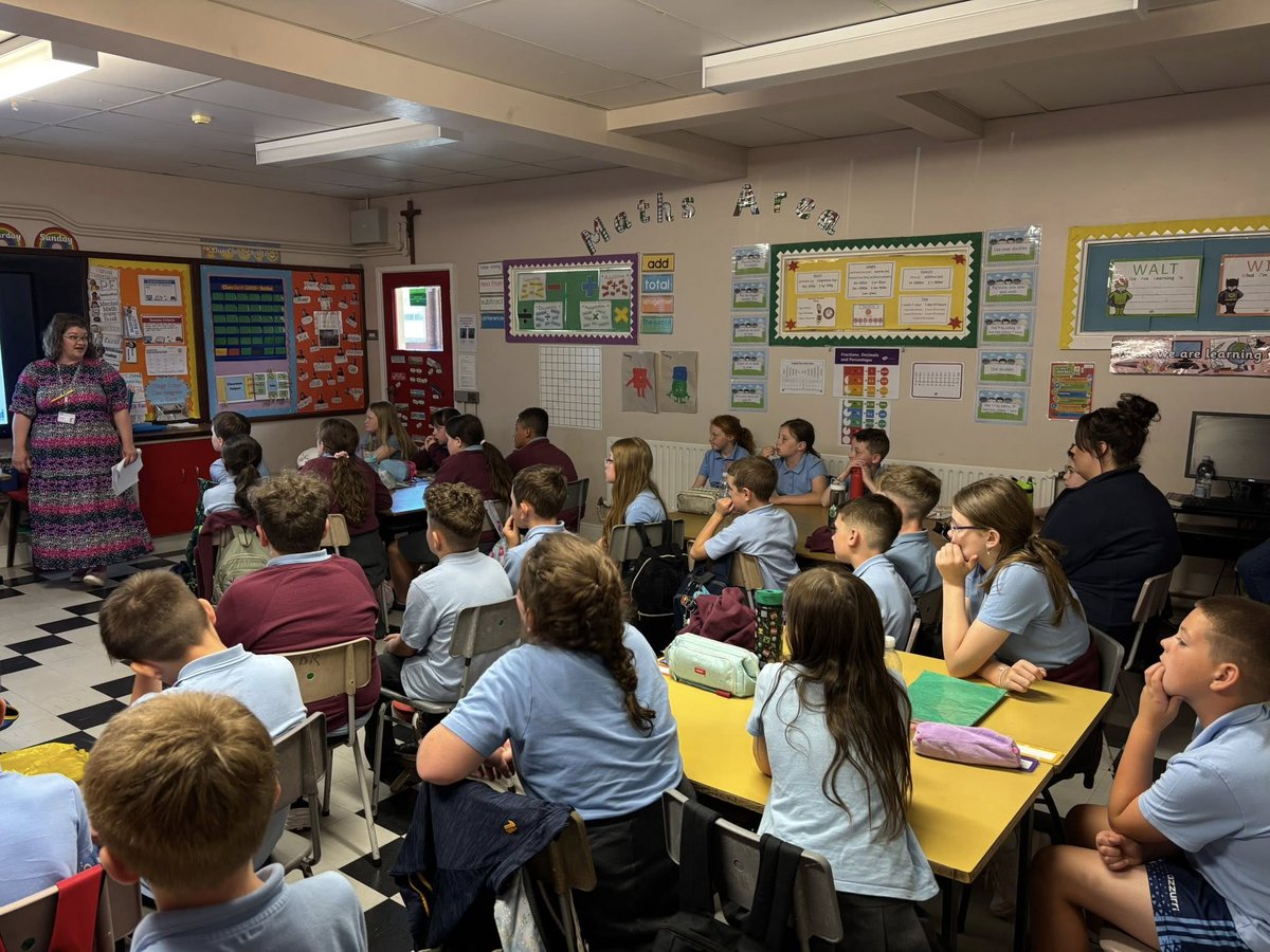 NHSCTrust's tweet image. This #FarmSafetyWeek we’re celebrating the work of #teamNORTH school nurses who deliver important safety lessons in local primary schools with @Hsenigov
During the last school year, over 1000 pupils benefited from their advice🚜
Thanks to all the schools who got involved ❤️