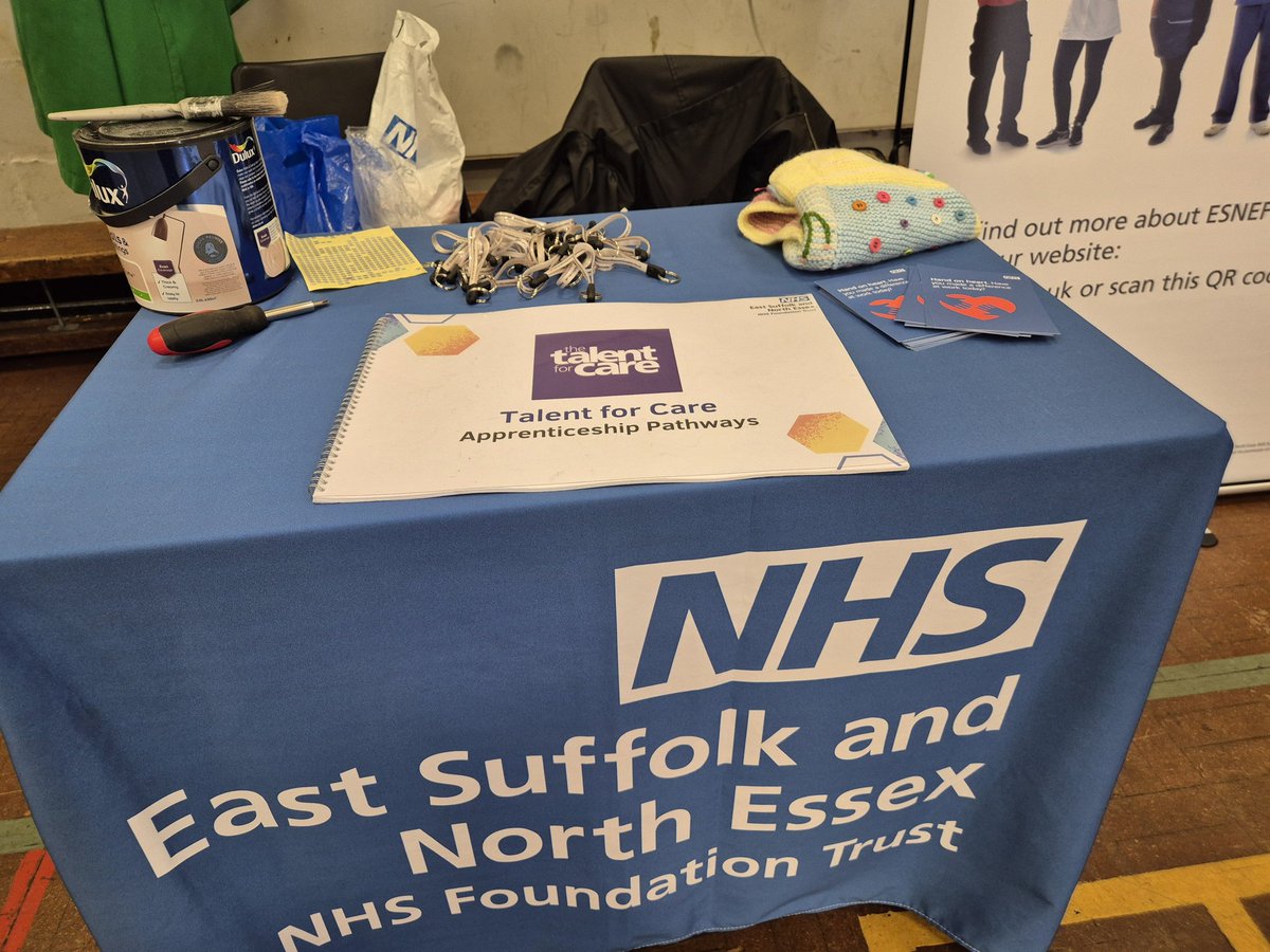 traceywhale's tweet image. Delighted to be @StradbrokeHigh for their Career event. Discussing my favourite topics.. #Apprenticeships #NHSCareers #opportunities