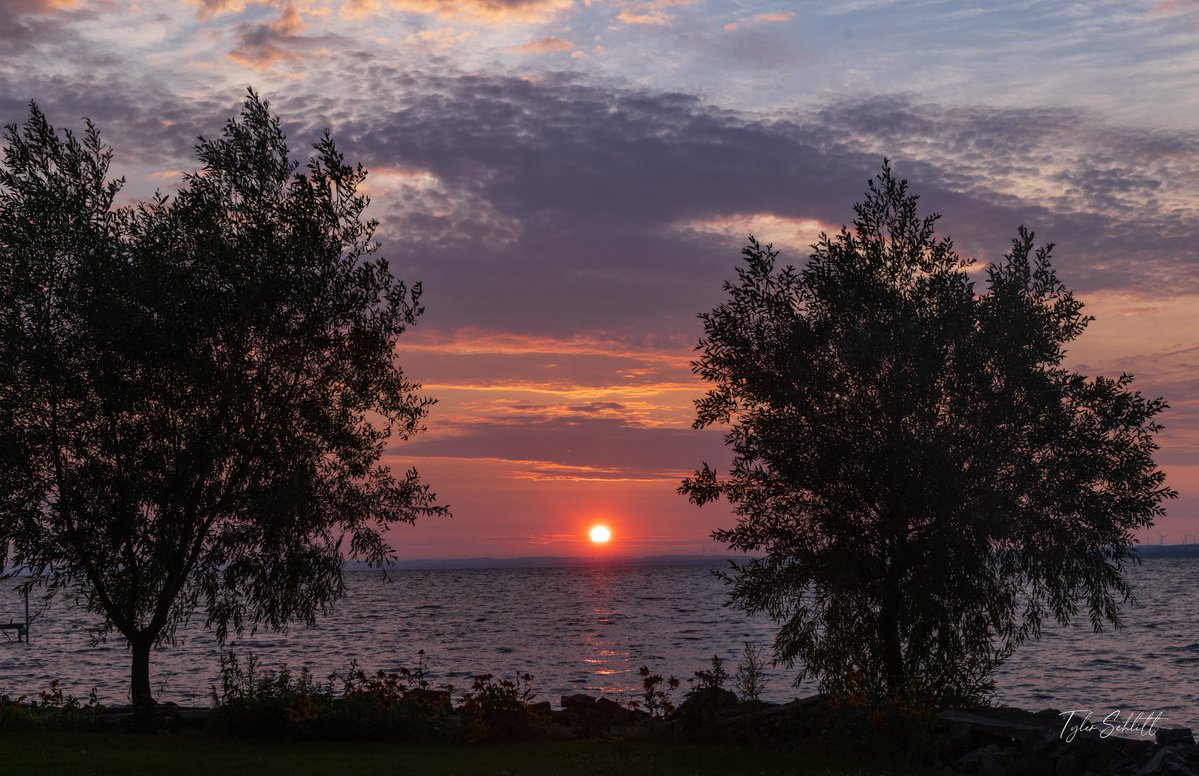 Stormchaser_TS's tweet image. Good morning from @EAA. We have a beautiful mid 70’s day setting up. Getting ready for Day one! Here’s a gorgeous sunrise over Lake Winnebago