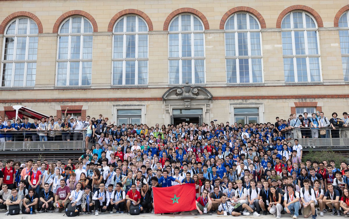 TheBPhO's tweet photo. The #IPhO2025 competition has begun! On Saturday the students faced the experimental exam at Ecole Polytechnique before gathering socially at Cité Internationale (UK team are a little spread out, but central and near the front - see the close up of that section) https://t.co/kG4oaMtsKQ