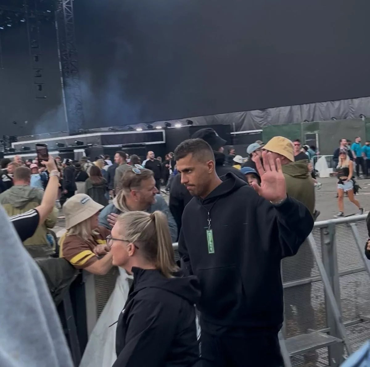 OasisPlanet_'s tweet image. Manchester City star Rodri at the final Oasis show at Heaton Park
📸 MEN