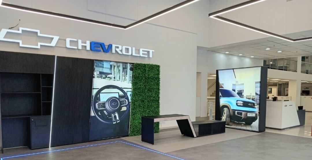 ⚡️La electromovilidad llega a una treintena d concesionarios #Chevrolet: ya se puede ver en sus showroom el estreno d los “In Store EV” destinados a venta d autos eléctricos. El primero será el SUV Spark que GM lo presenta esta semana en Baires junto con nuevos Onix y Tracker 📸