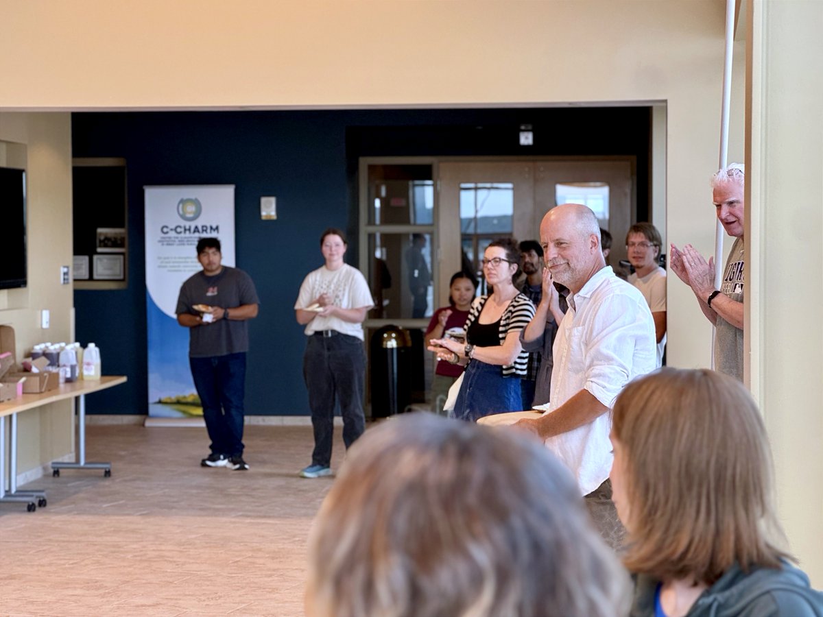 mtu_glrc's tweet image. On July 9th, we gathered for a reception to celebrate the incredible artwork that Jim Dee created and donated to the GLRC a few months ago. 🎉 Have you seen it on our second floor yet? Can you spot anything hidden within the piece? 👀 #Artwork #GreatLakesResearch