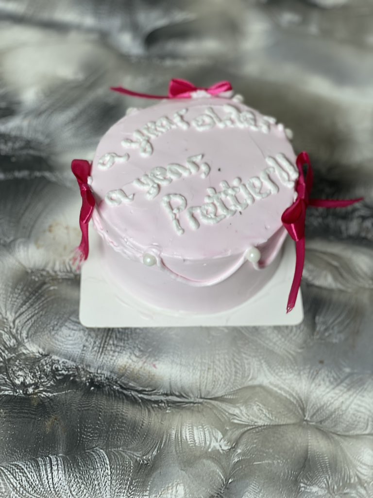 omo_onicake's tweet image. “A year older, a year PRETTIER!!”
Our bento cakes are always a good idea, especially when you’re on a budget🤭
Price:12,000
📍ABUJA
Need cakes, pastries, small chops and other treats in Abuja?
We’re just best plug🤭
Please send a DM to order
#AbujaTwitterCommunity
Pls Rt🤲🏾🧎🏻♀️