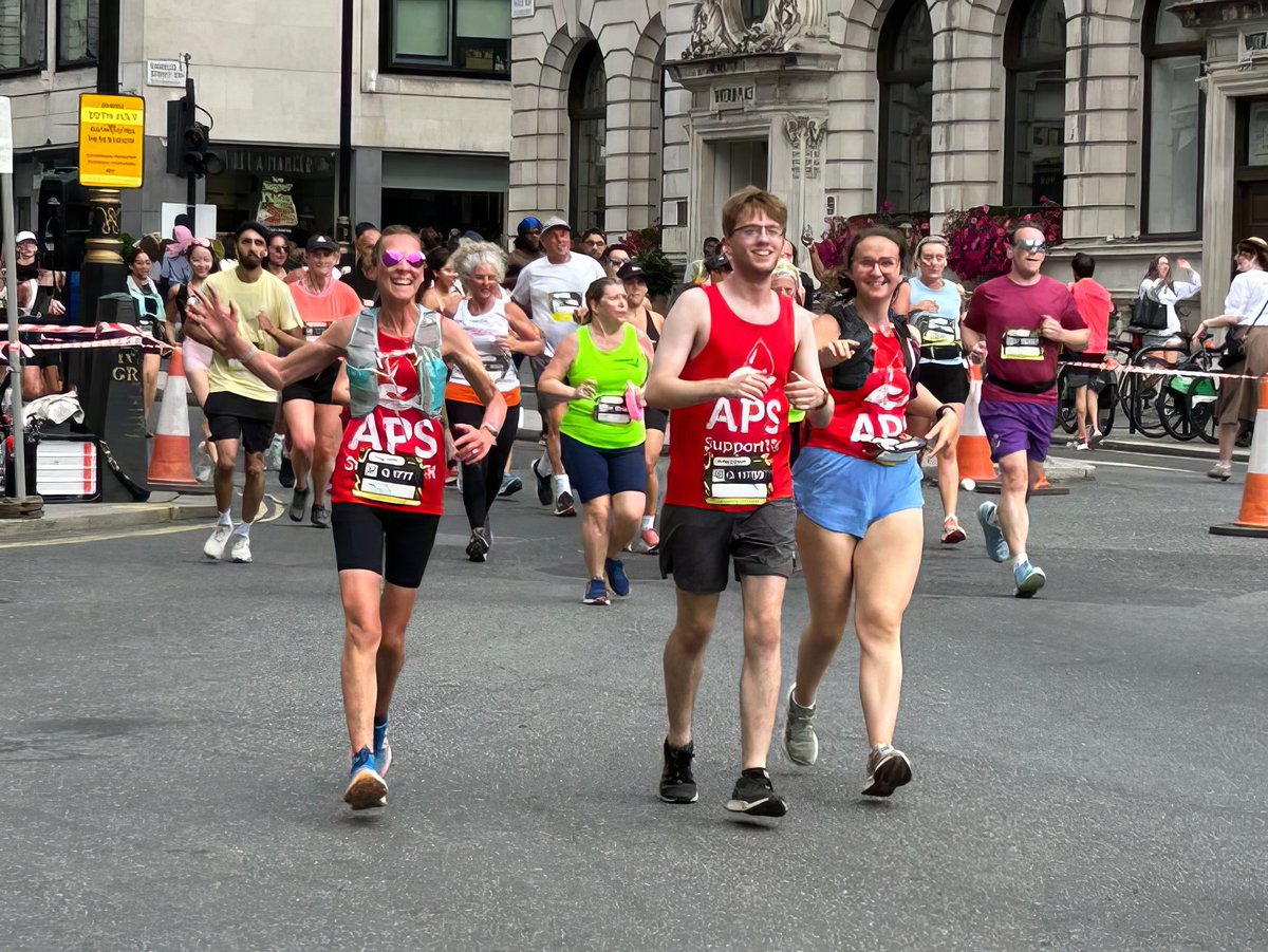 APSsupportUK's tweet image. 🏃‍♀️ Huge congrats to Maggie Honey for smashing the London 10k in the heat with her son + his girlfriend — all repping APS Support UK vests!

They’ve raised £1,040 – over 3x her target! 💜
🔗 justgiving.com/page/maggie-ho…
#TeamAPS #London10k #APSsupport #CharityRun