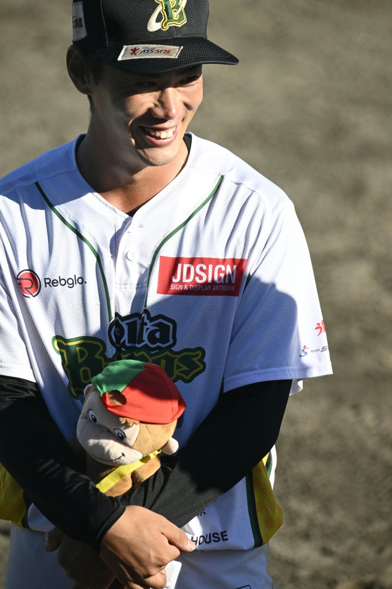 20250721 津久見市民球場
 #大分bリングス  #猿渡大輝 投手
本日勝利投手✊´-
ヒロインでおさるのジョージ🐒を持たされおり、とても良かった