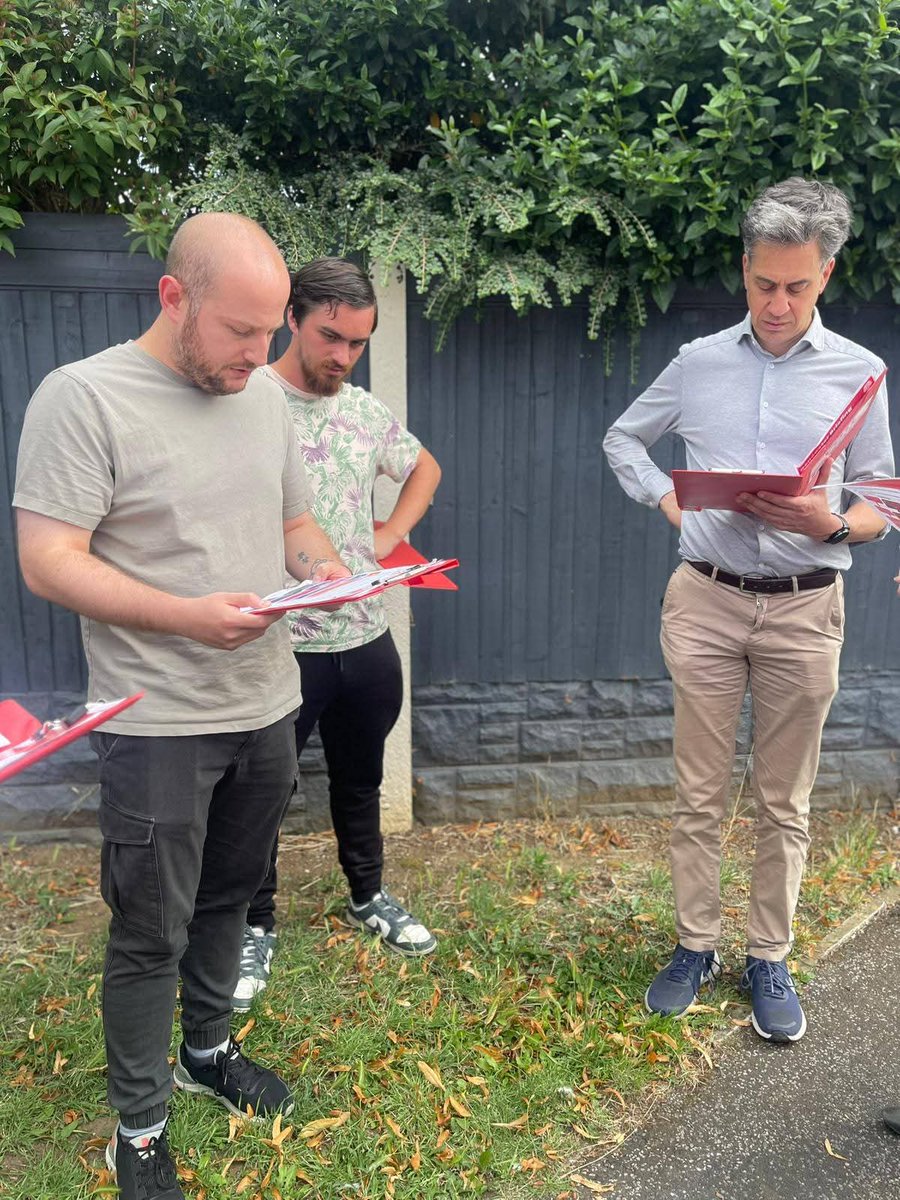 hharrisonjourno's tweet image. NEW🚨: Matthew Jones has been selected by Labour for the Bentley by-election on August 21
Based on his candidate socials, he is a Bentley local and has already had Ed Miliband out with him canvassing