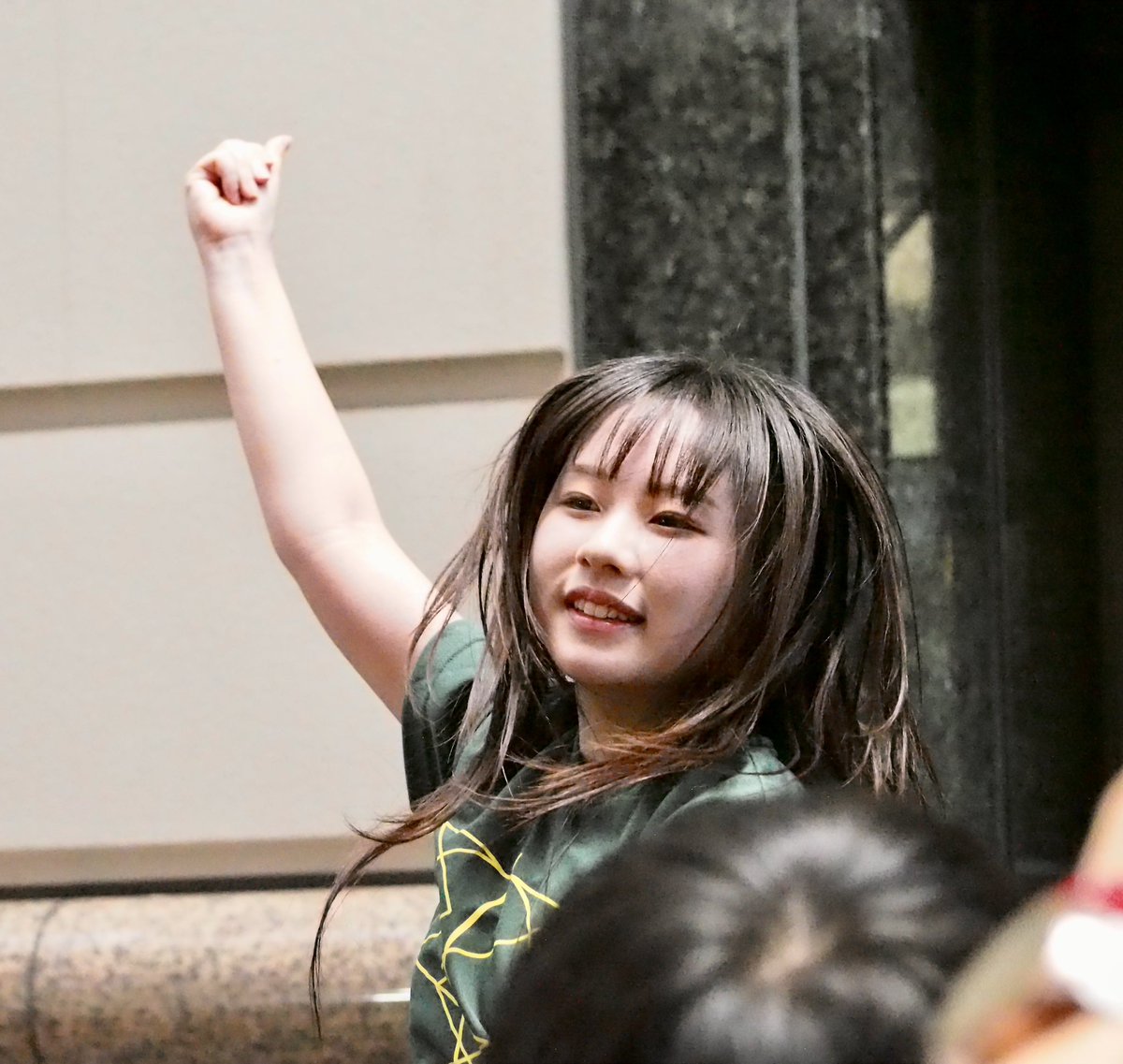 昨日家に入れず彷徨った疲れが出たのか、ライブに行く力がでなかったので先日撮った写真を選別したりしてました。
NANAちゃんの美しい横顔と、髪バサってなってるとこです😊✨
ほんでやっぱ可愛いなー！行けば良かったってなってる🤣

#アクロア
#acroa 
#てやてやしなよ