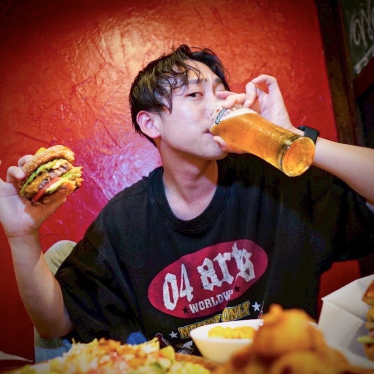 Rikutoss19's tweet photo. 【ご報告】
夢ばっか見たっていいじゃないつ/Rikuto's BURGER

「自分で曲作って自分で歌ってサブス��に公開する」
ずっとやりたかったこと、やっと出来ました！！

各種配信サービスにて聞くことできます🎧
▶︎ https://t.co/9YdepvdS8R

 #RikutosBURGER https://t.co/cTpVb38YTU