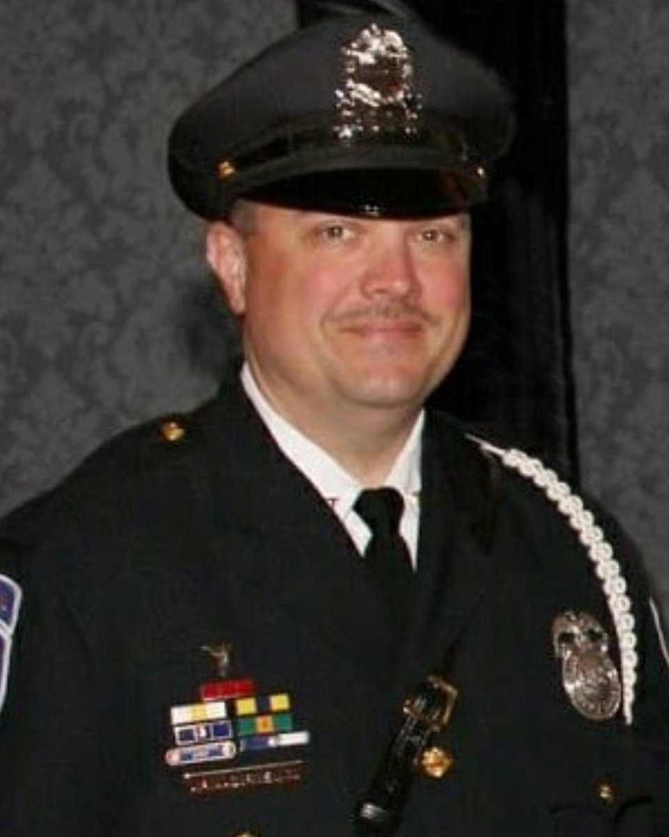 NLEOMF's tweet image. On #MemorialMonday, we remember Officer Anthony P. Mazurkiewicz from the Rochester (NY) P.D., who was shot and killed, in an ambush style attack, as he conducted surveillance of a homicide suspect.
Please consider supporting us in our mission.
Donate: bit.ly/4cXEuEX