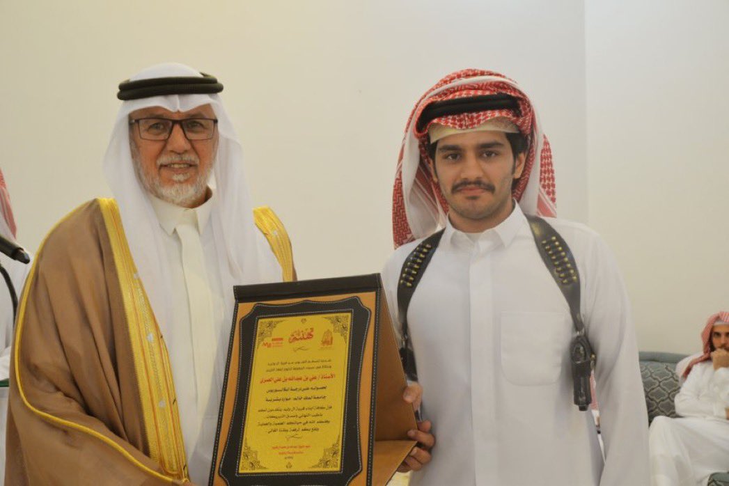شكرا لنائب القرية وجماعتنا الأوفياء والداعم الدائم لملتقى آل وليد السنوي الشيخ محمد بن عبدالله بن جراد على تكريمهم أبنائنا وبناتنا ودعمهم وبث روح التنافس بين شباب وفتيات القرية .
