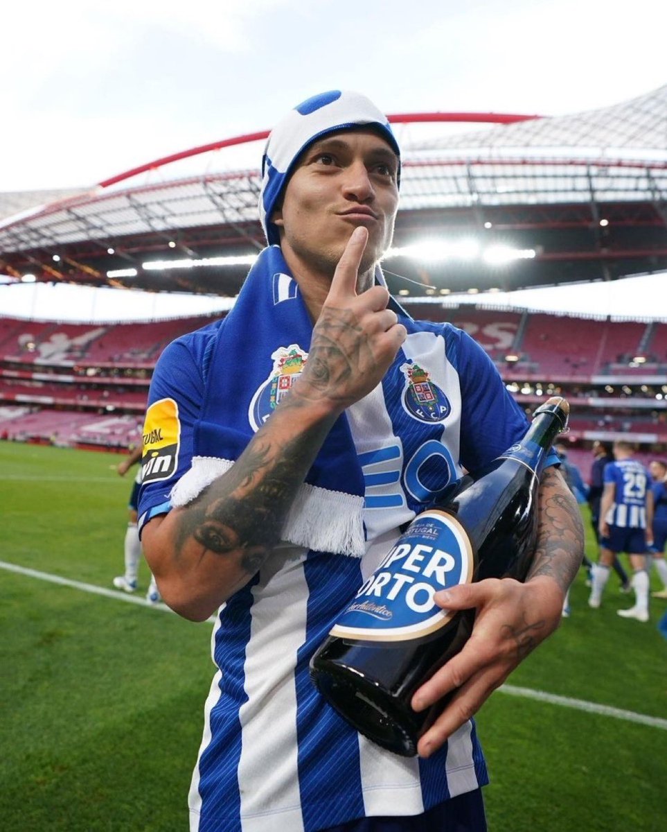 MichaelBeast16's tweet photo. Começaram os primeiros contactos por Otávio por parte da direção de AVB. Médio exige ser dos mais bem pagos do plantel, o que deixa o presidente do Porto reticente.
Negociações em andamento 🐉 https://t.co/QwX4hy1OTu