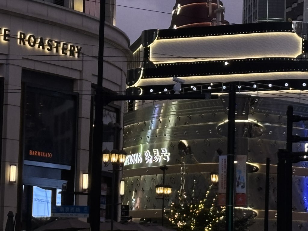 路易下船喝酒啦 <a href="/fdb713/">Mr. L</a>