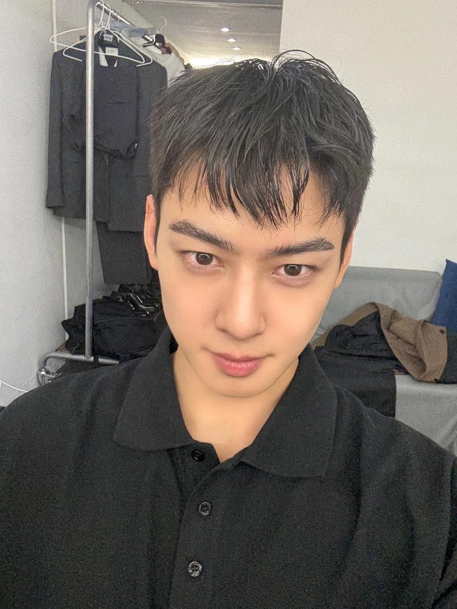kchartsmaster's tweet image. Cha Eunwoo shares new pictures.