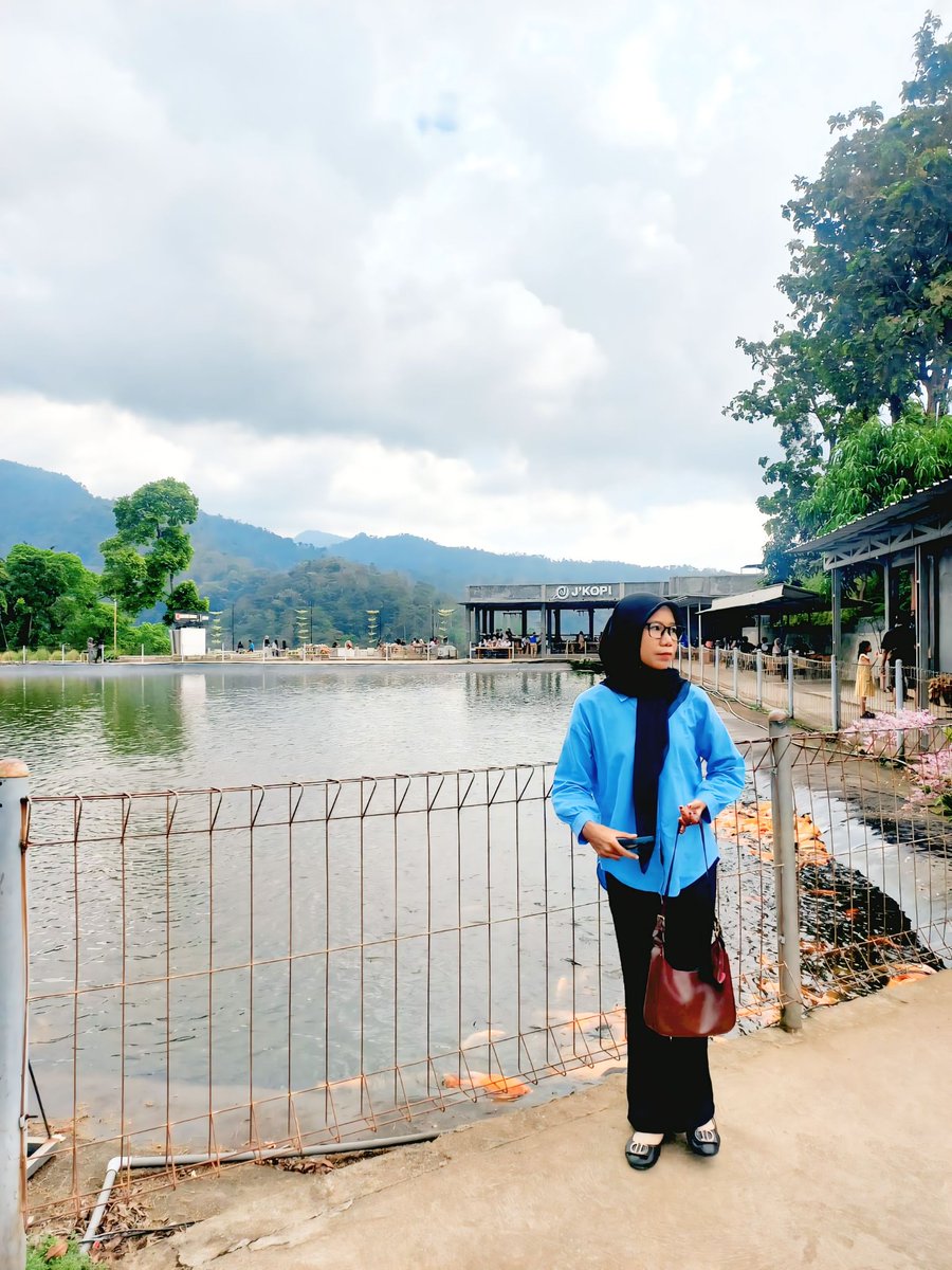 Bagiin makan ikan terus ikannya aku makan.