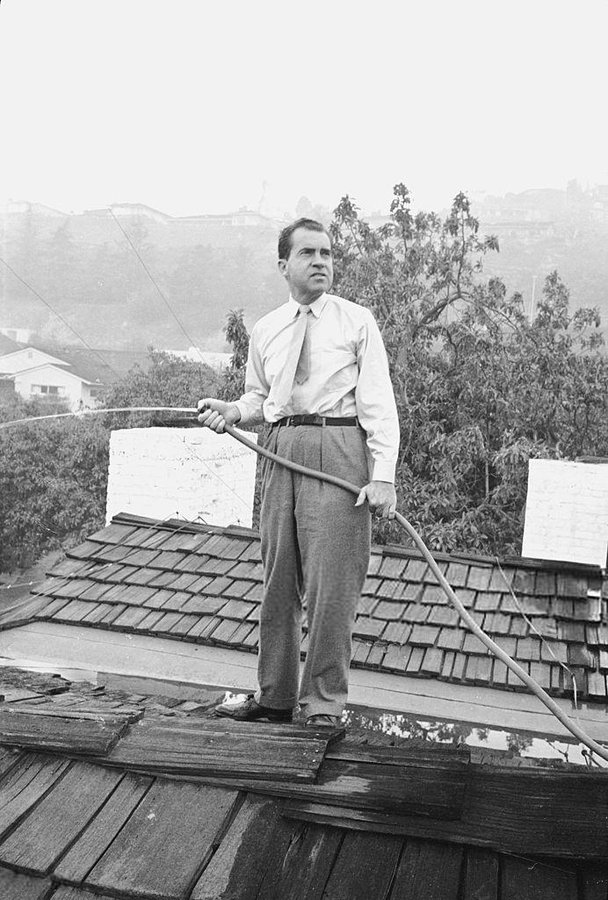 HistoricHub's tweet image. Richard Nixon waters the wood on his roof during the Brentwood-Bel Air fire in Los Angeles, California, November 1961.