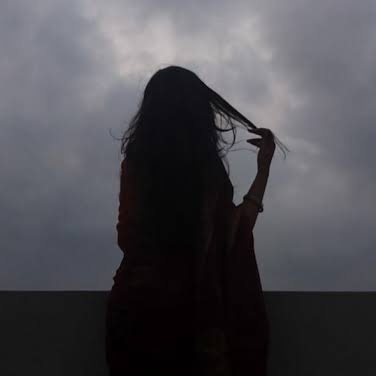 DzintraSullivan's tweet image. She once stood tall
Her candle bright
Burning with #purpose
Her path felt right
The sky turned grey
Love bombed to death
A flame extinguished
She's out of breath
Where does she go
To seek her glow
A spark once stolen
A lonely wind blow
#vss365
