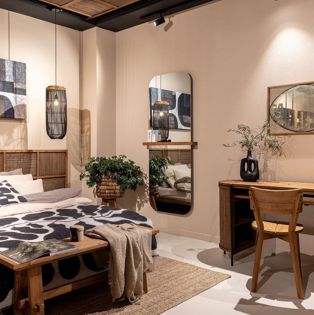 Evinize ihtişam katacak, yaşam alanı dekorasyonunuzun zarafetini ortaya çıkaracak şık ayna seçenekleri Cumba'da sizi bekliyor!