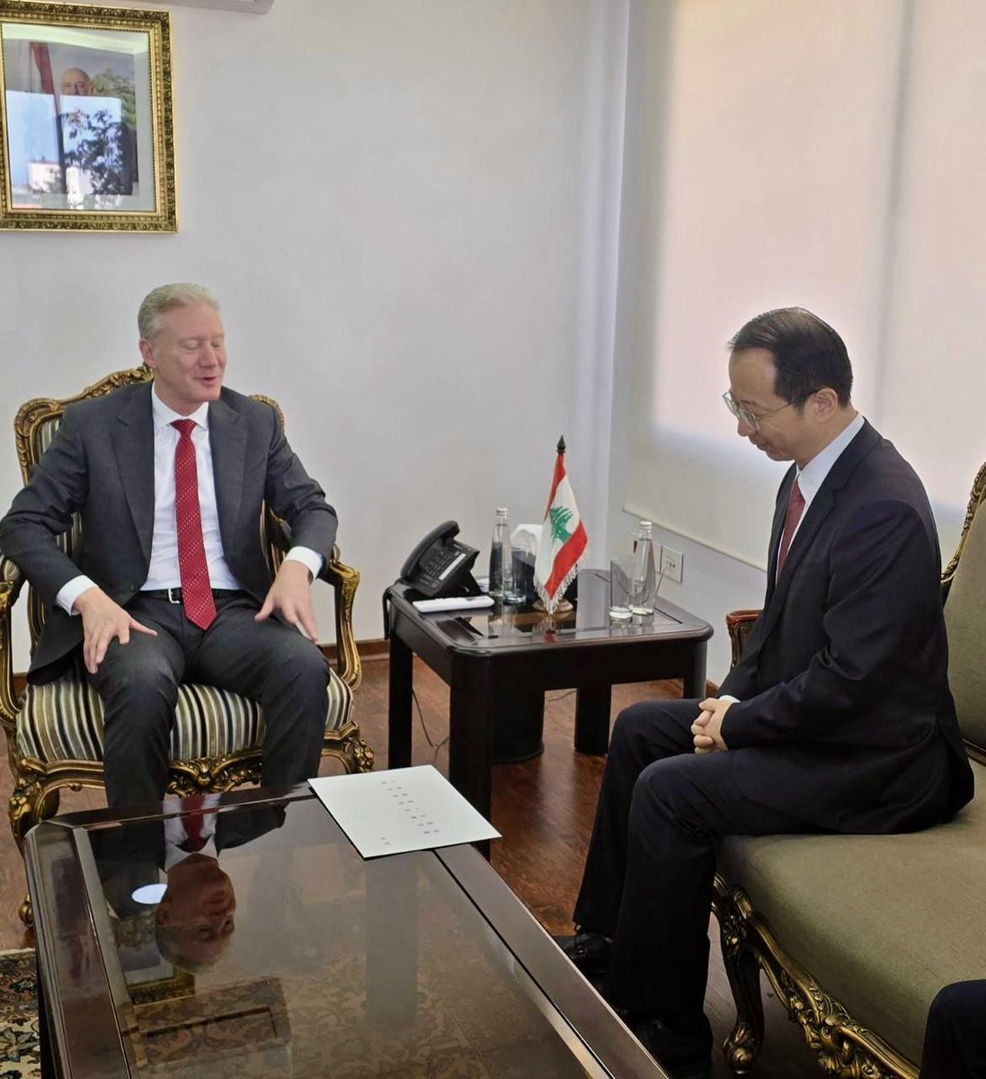 استقبلت اليوم سفير جمهورية الصين الشعبية لدى لبنان تشن تشو اندونغ، وممثل اليونسيف في لبنان ماركولويجي كورسي في زيارتي تعارف بعد تعيينهما حديثاً في منصبيهما وعرضت معهما لآخر مستجدات الأوضاع في لبنان والمنطقة، كما تمنيت لهما النجاح والتوفيق في مهمتيهما.