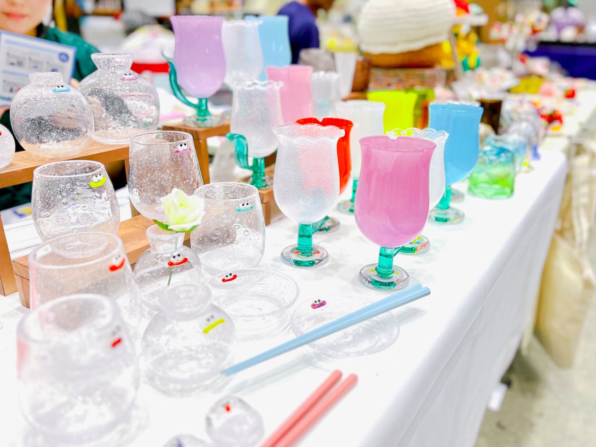 glass_ttmn's tweet image. HMJありがとうございました🌷
デザフェスとまた違った雰囲気でとっても楽しかったです🙌お買い物もできた‼️
ひとまず工房が夏の体験で猛烈に忙しくなり制作はできませんが、またイベントに向けて頑張りたいと思います‼️
お子さま用になんか器作りたいな〜。
#handmadeinjapanfes #HMJ #HMJ2025