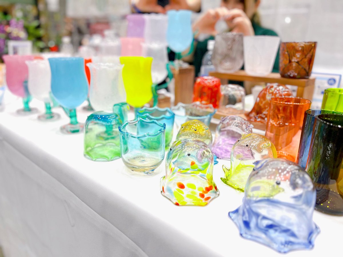 glass_ttmn's tweet image. HMJありがとうございました🌷
デザフェスとまた違った雰囲気でとっても楽しかったです🙌お買い物もできた‼️
ひとまず工房が夏の体験で猛烈に忙しくなり制作はできませんが、またイベントに向けて頑張りたいと思います‼️
お子さま用になんか器作りたいな〜。
#handmadeinjapanfes #HMJ #HMJ2025