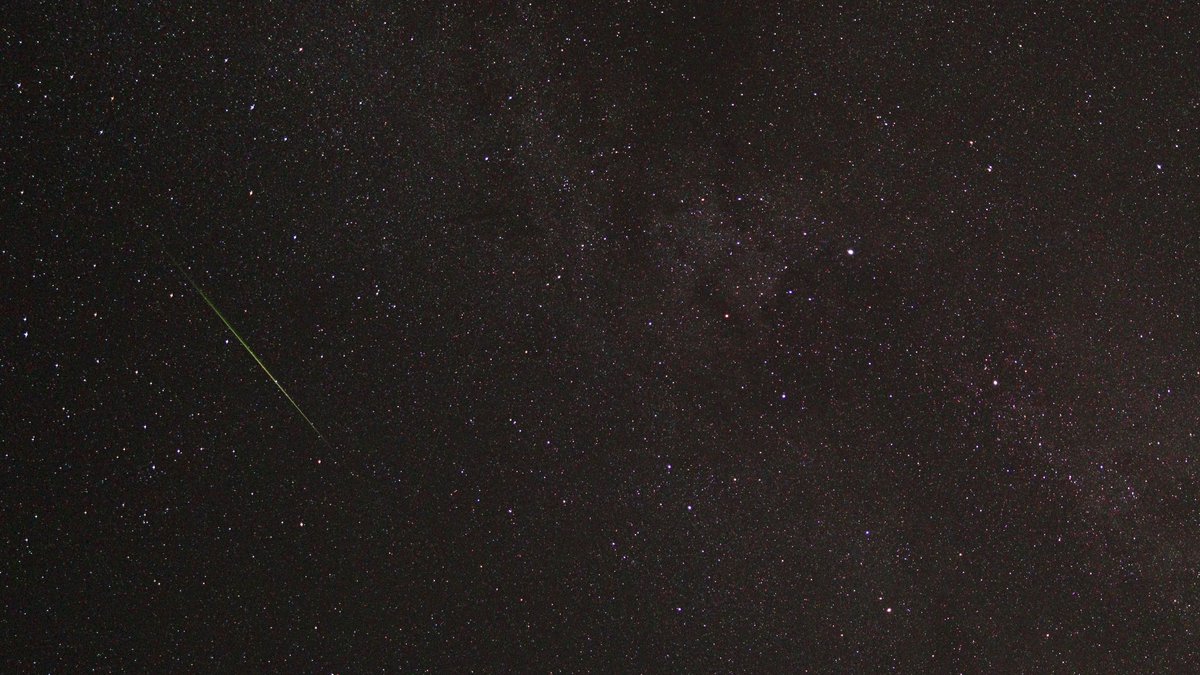 sjb_astro's tweet image. Tonight and the next two weeks offer a good opportunity to see early #Perseid meteors. During this time the Moon is out of the way, resulting in darker skies for meteor spotting. Observe after midnight for the best chance to see some #Perseids. #Astronomy #PerseidsMeteorShower