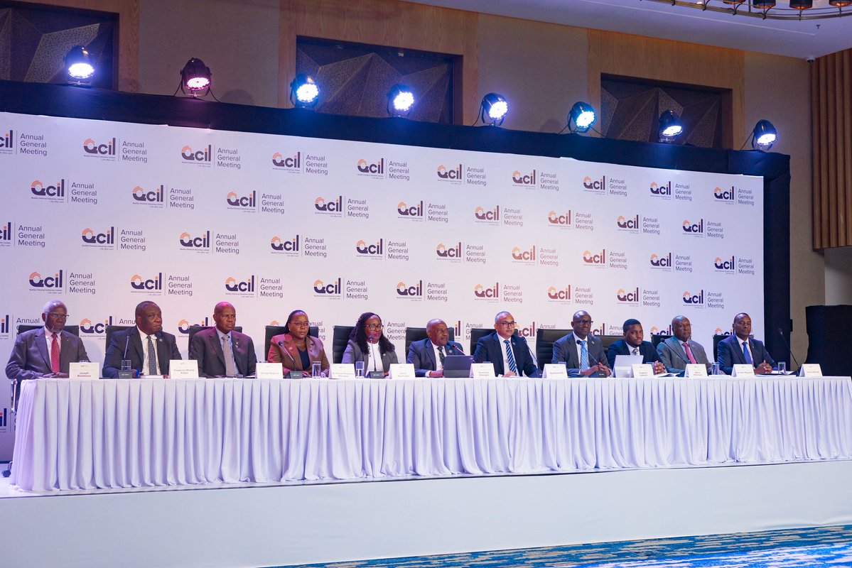 qcil_uganda2's tweet image. 𝗛𝗶𝗴𝗵𝗹𝗶𝗴𝗵𝘁𝘀 𝗳𝗿𝗼𝗺 𝘁𝗵𝗲 𝗤𝗰𝗶𝗹 𝟮𝟬𝟮𝟱 𝗔𝗚𝗠
- Stable revenue of 𝗨𝗦𝗵𝘀 𝟮𝟲𝟳.𝟭 𝗯𝗶𝗹𝗹𝗶𝗼𝗻 and an 𝟭𝟴% 𝗶𝗻𝗰𝗿𝗲𝗮𝘀𝗲 𝗶𝗻 𝗴𝗿𝗼𝘀𝘀 𝗽𝗿𝗼𝗳𝗶𝘁 to a record 𝗨𝗦𝗵𝘀 𝟭𝟬𝟴.𝟱 𝗯𝗶𝗹𝗹𝗶𝗼𝗻.
- 𝗡𝗲𝘁 𝗽𝗿𝗼𝗳𝗶𝘁 𝘀𝘂𝗿𝗴𝗲𝗱 𝗯𝘆 𝟮𝟮% to a…