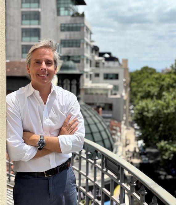 EIB's tweet image. Did you know that we have a network of local offices?
They are our eyes & ears on the ground, helping us work closely with local partners.
Meet João Fonseca Santos, Head of the EIB Group office in Portugal, to learn about our activities in the country🔗bit.ly/EIBGinPortugal