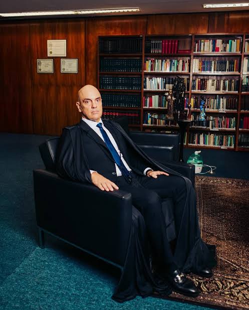 NP__Oficial's tweet photo. 🚨 Pesquisa l De que lugar do Brasil você apoia o ministro Alexandre de Moraes? https://t.co/4sj6R2mHQp