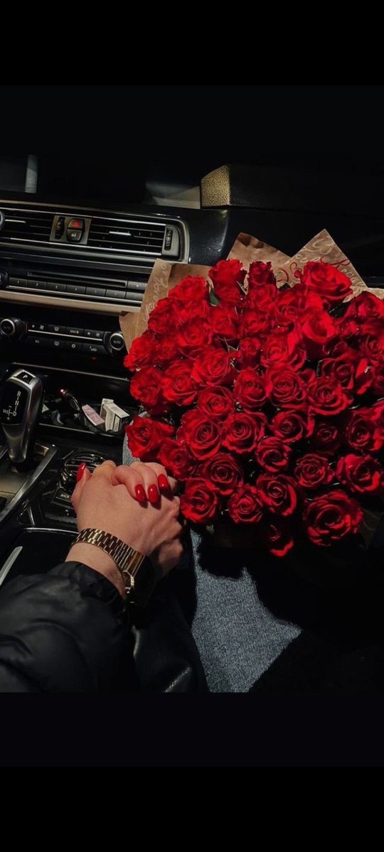 Tum ek" kasam"nibhane se drr gye , mujhe" tumhri"kasam dekr hazaro n lut liya..🌙❤️