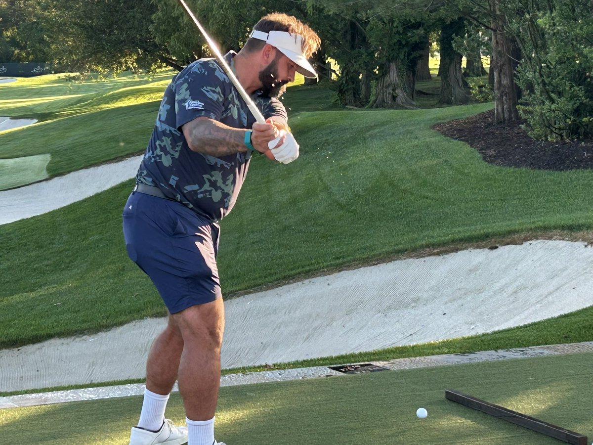 BComptonNHL's tweet image. Cal Clutterbuck looking to make the cut at the NY State Open this week. Will tee off in about 15 minutes.
#Isles @IslesMSGN