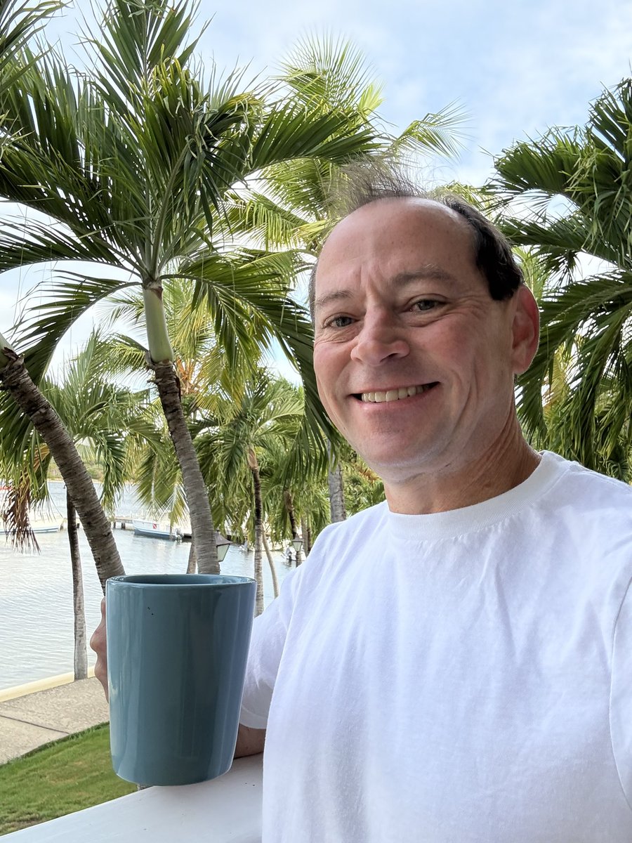 RodLacroix's tweet image. Good morning from Antigua! Today we go to Stingray City to interact with stingrays and then to a tortoise reserve.
I got sunburned yesterday, so if you see a guy in Antigua holding a parasol while feeding carrots to tortoises, that’s me.