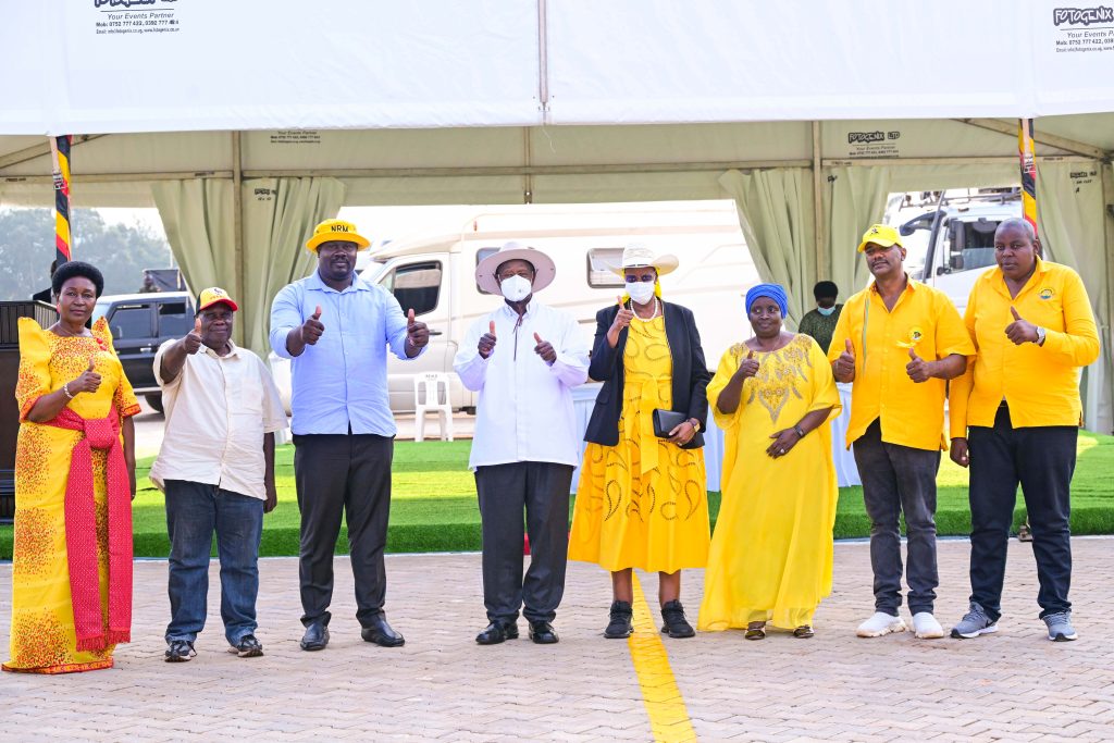 KampalaPost's tweet image. Museveni Ends National PDM Tour, Promises Bigger Funding for Kampala kampalapost.com/content/museve…