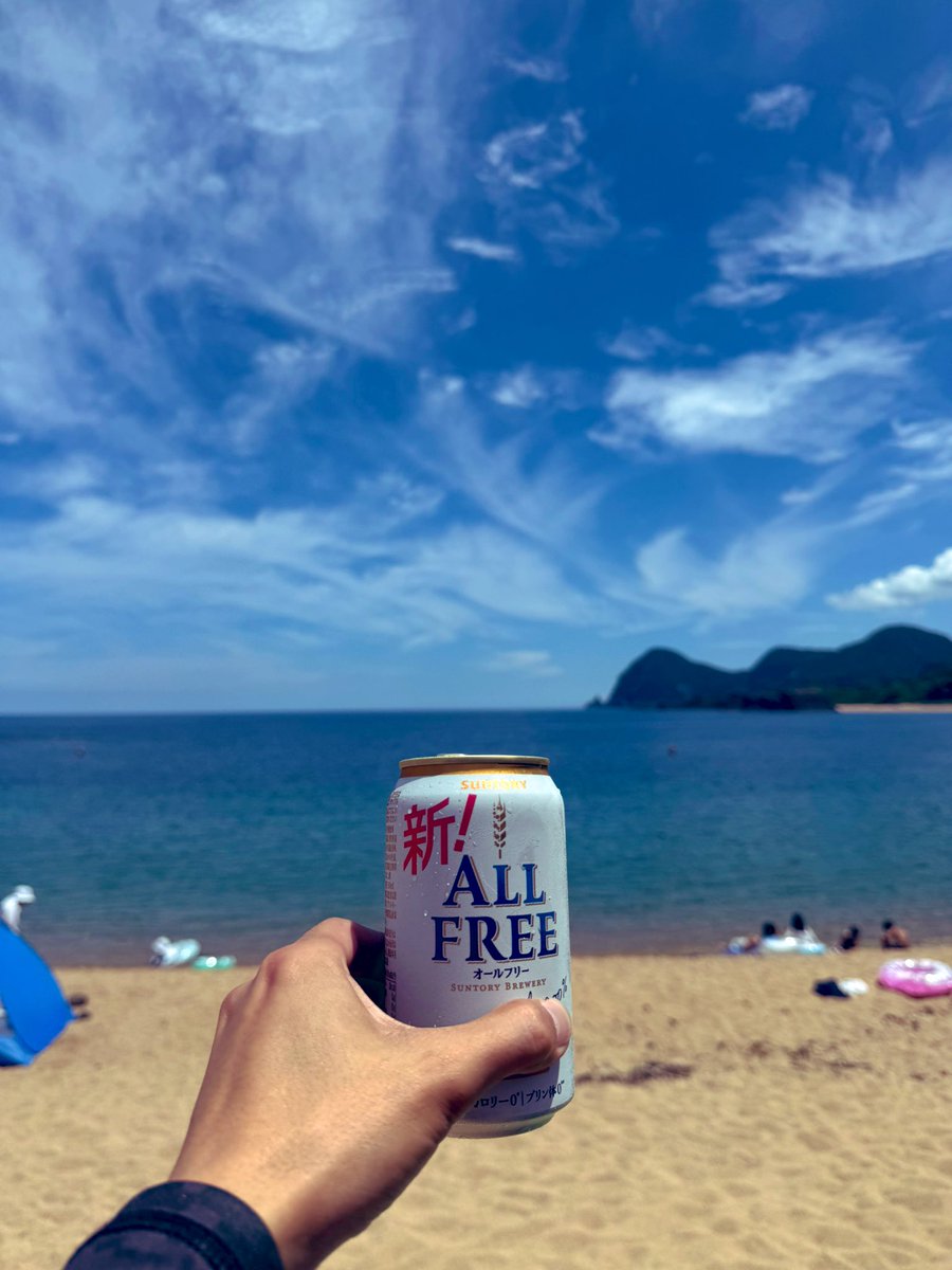 今日は京都府京丹後市の後ヶ浜海水浴場に行きました。
仕事関係の人らに「子供連れてこいや」と久しぶりの日本海に足を運びました。
天気は良いし波は穏やか、子供らの遊び相手してくれるし座って飯が運ばれるのを待ってるだけの素敵なひとときでした()

早朝から動いてて体力限界()

おやすみなさい。