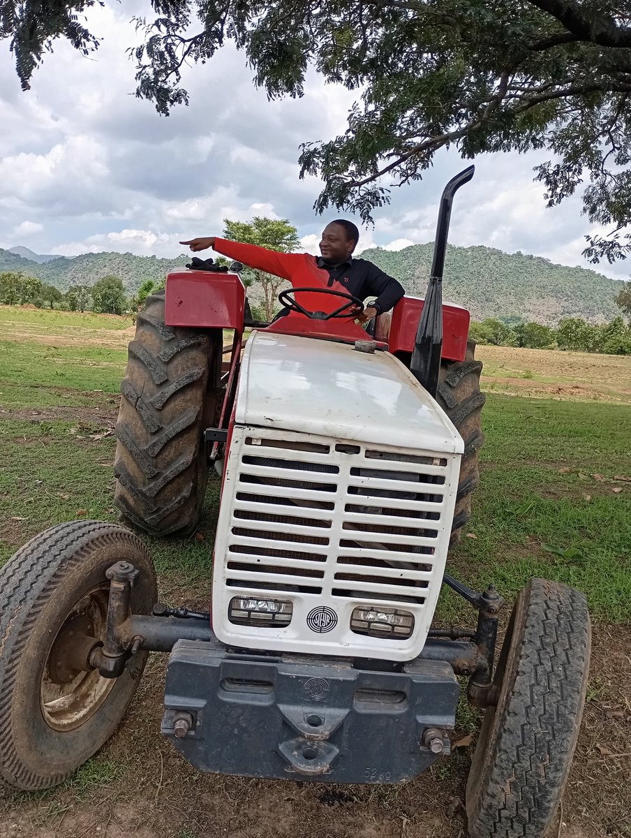 Importing food while inflating the cost of fertilizer and other farm inputs is a sure way to undermine local farmers, that’s exactly what the Federal Government is doing. 
Noma babu fashi !