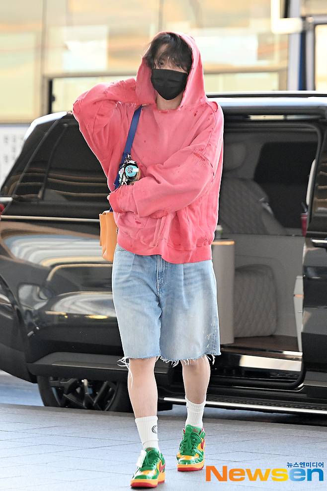 thanh01112002's tweet photo. J-Hope sẽ khởi hành đến Los Angeles, Hoa Kỳ để tham gia lịch trình ở nước ngoài thông qua Nhà ga số 2 của Sân bay quốc tế Incheon tại Unseo-dong, Jung-gu, Incheon vào chiều ngày 21 tháng 7.

#JHOPE #HOBI https://t.co/r7ztEN3I8k