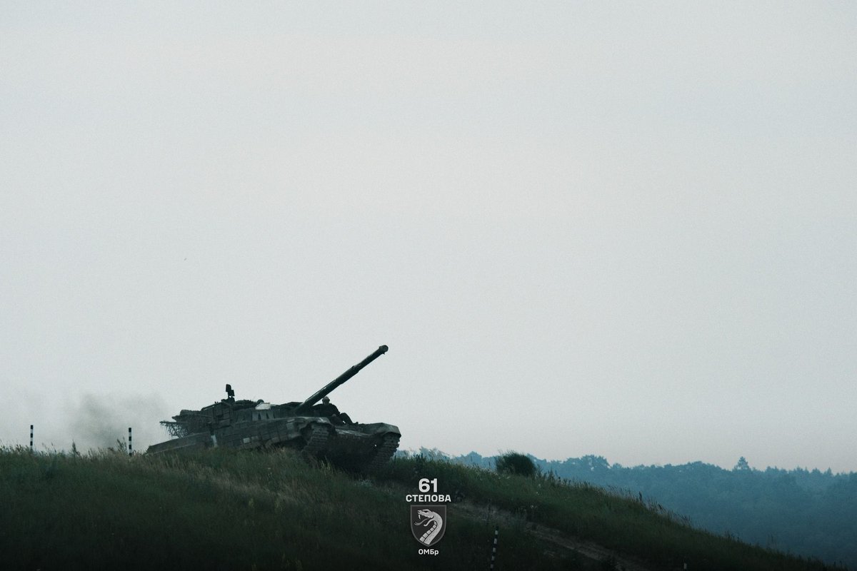 Militarylandnet's tweet image. T-72 tanks of the Ukrainian 61st Mechanized Brigade during training. #UkrainianArmy #RussiaUkraineWar