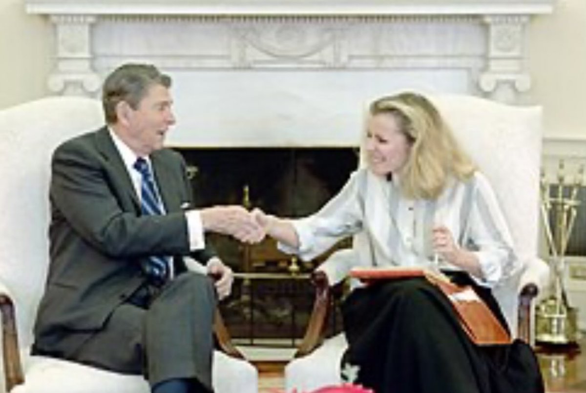 PrezWisdom's tweet image. Peggy Noonan was a speechwriter for Ronald Reagan 🇺🇸 and wrote his 40th anniversary speech for D-Day as well as his speech after the Challenger disaster
She also authored VP George HW Bush’s 🇺🇸 “Read my lips, no new taxes” at his nomination acceptance
#POTUS 👍