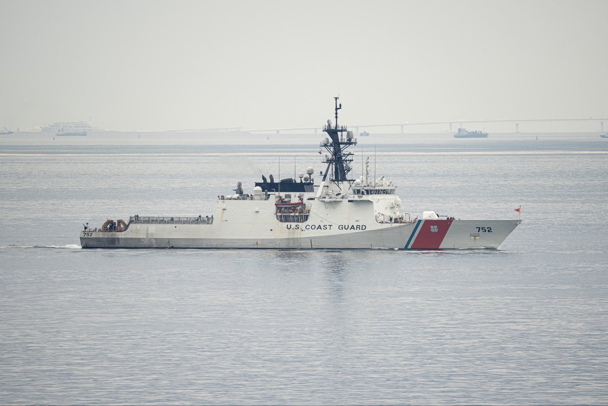 uep_tw's tweet image. 過日、日米比合同訓練に向け浦賀水道を南下する米沿岸警備隊バーソルフ級カッター『ストラットン』コーストガードのカッター初撮影 USCGC Stratton (WMSL-752)
