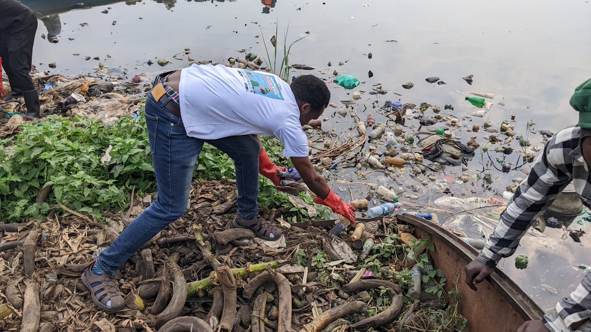 La jeunesse se lève pour protéger le lac Kivu ! 💪🌍 Chaque geste compte pour un avenir sans plastique. Rejoignez le mouvement pour des eaux propres et une biodiversité préservée #CleanKivuLac #VendrediSansPlastiques #StopPollution #EngagementJeune <a href="/PlasticsCrisis/">Truth About Plastic</a> <a href="/Plasticsimpact/">Plastics impact campaign</a>