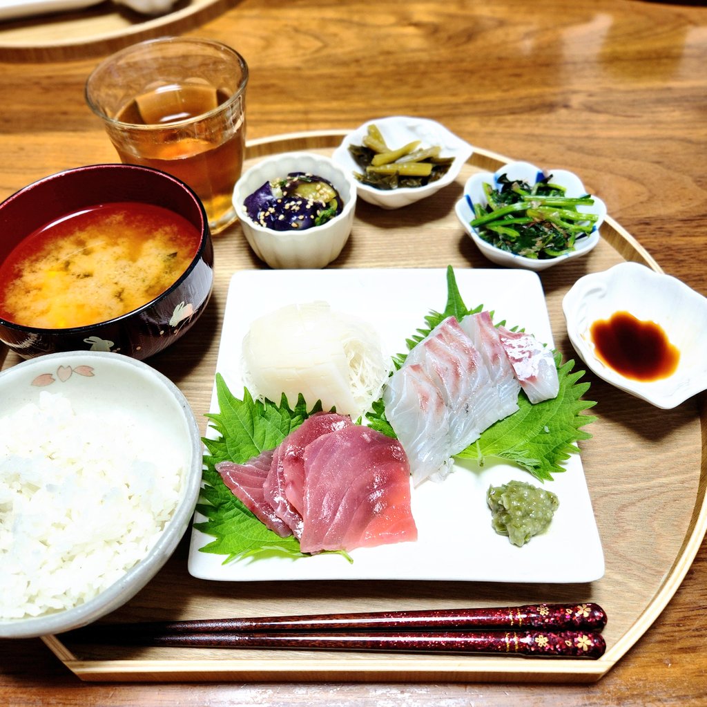 WorryForDinner's tweet image. お刺身
長野で野沢菜と粗切りの山葵を買ってきました
#晩ごはん
高校生の時、修学旅行が長野のスキーで、ホテルで食べた野沢菜がほんとに美味しくて…、なかなか再会出来ないなあ🤣