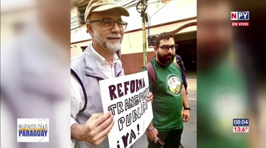 Padre Alberto Luna denuncia q la Policía no le dejó marchar con este cartel alegando que "tenía un mensaje político".

"REFORMA DEL TRANSPORTE PUBLICO, YA", decía el escrito.

Inocentes asesinados en las calles por motochorros y chespis pero la policía está controlando carteles?