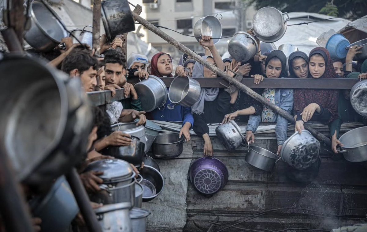dalal_alrouqi's tweet photo. اللهُمَّ أنت القوي القدير كن لأهلنا في غزة العون والنصير، اللهُمَّ ارحم شهداءهم وداوِ جرحاهم وأطعم جائعهُم، ومكّنهم بنصر من عندك يا عزيز يا جبَّار .

اللهُمَّ عليك بالصهاينة المُعتدين فإنهم لا يعجزونك، اللهُمَّ أرنا فيهم عجائب قدرتك وعظيم عدلك وشدة عذابك يا الله

يا ربّ ليس لهم سواك، يا ربّ كُن للمسلمين ناصرًا ومُعينًا ومؤيّدًا وظهيرًا يا قوي يا متين

#GazaStarving 
#GazaGenocide‌ 
#GazaHolocaus