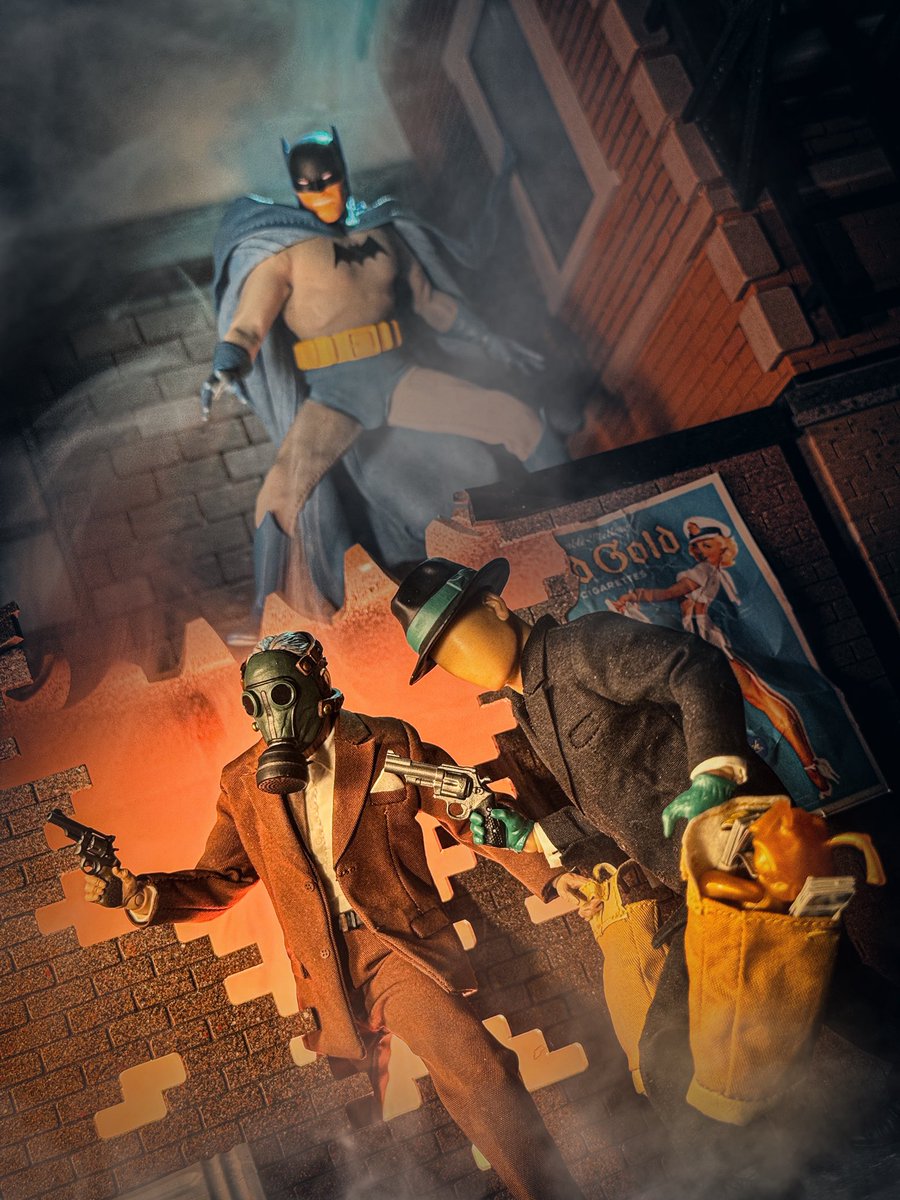 toyetic40s's tweet image. “Let’s scram before the Bat shows up!!”
Unfortunately for this criminals, it’s another #MezcoMonday!!
#Batman #Pruneface #TheBlank #Mezco #MezcoToyz #DCComics #DickTracy #ACTIONFIGURES #ActionFigurePhotography #ToyPhotography #MezcoMondays
@mezcotoyz @Batman